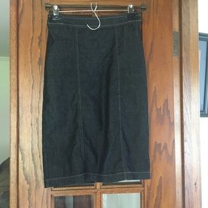 Stretchy denim pencil skirt